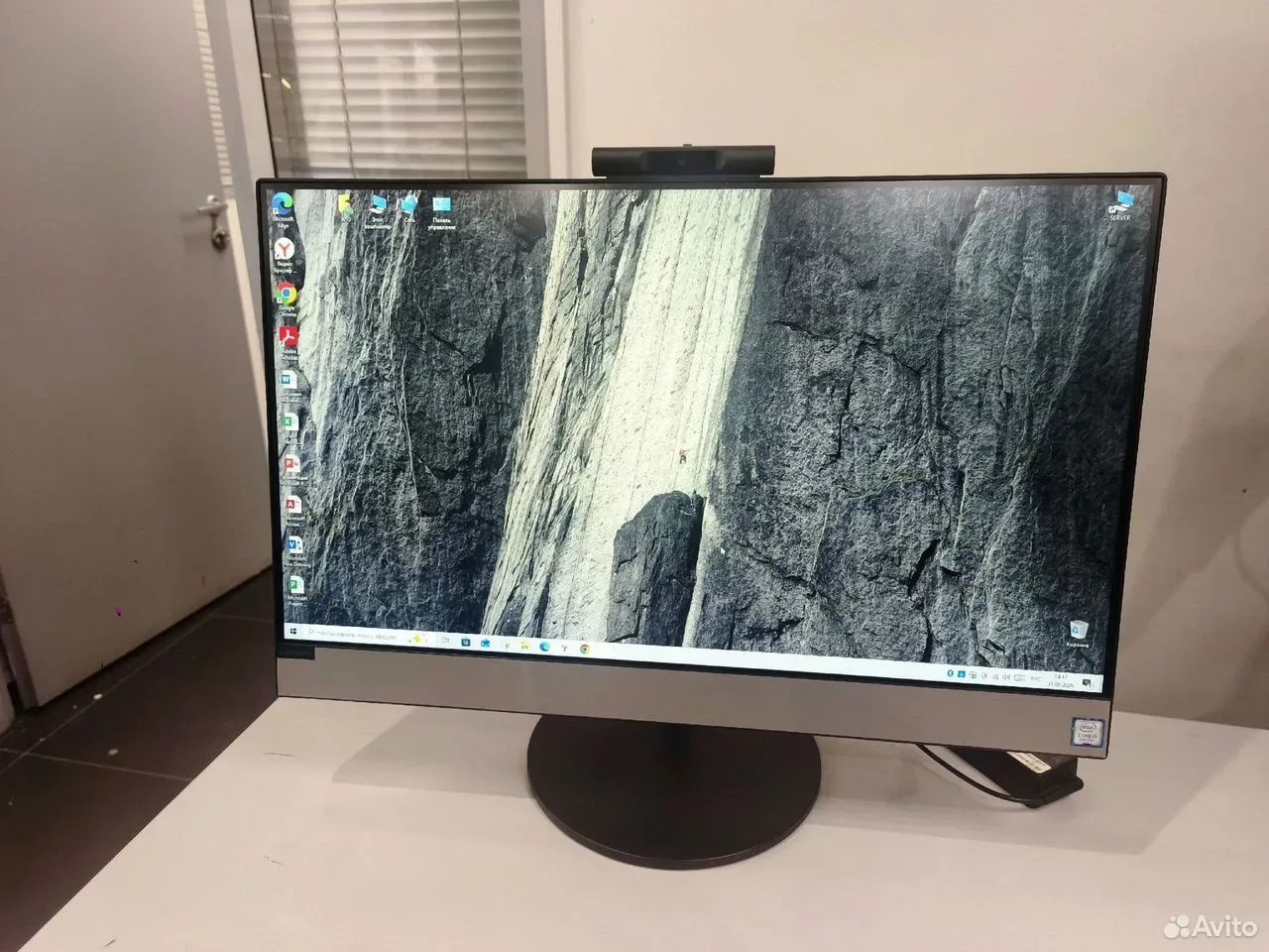 Моноблок 24" Lenovo i5-9400t/ DDR4 8GB/ SSD 256GB — фото 1