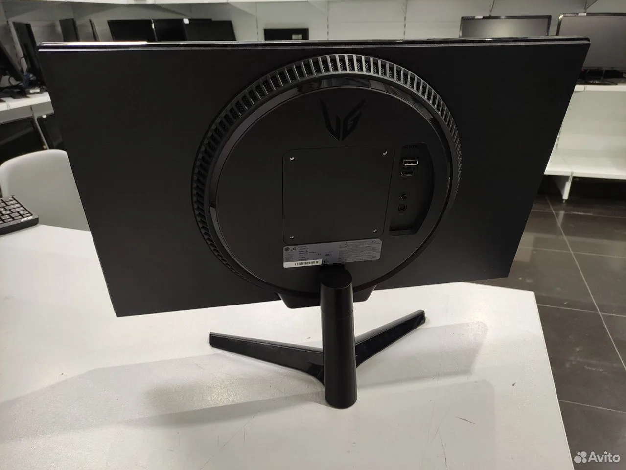 Игровой монитор 180Ghz LG UltraGear 24GS60F-B — фото 3