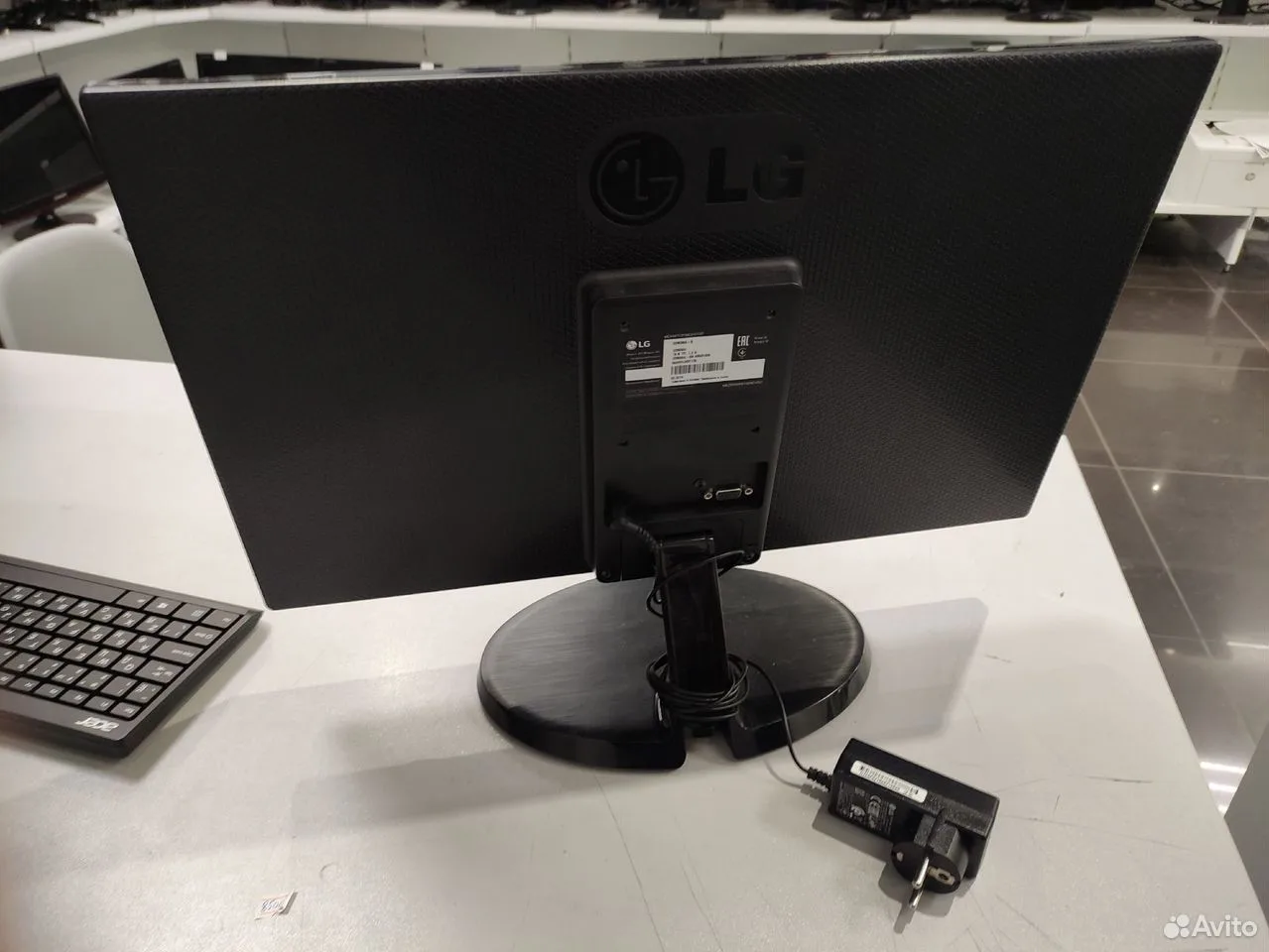 Монитор 22" LG FullHD VGA — фото 2