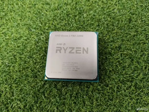 Процессор AMD Ryzen 3 PRO 3200G sAM4